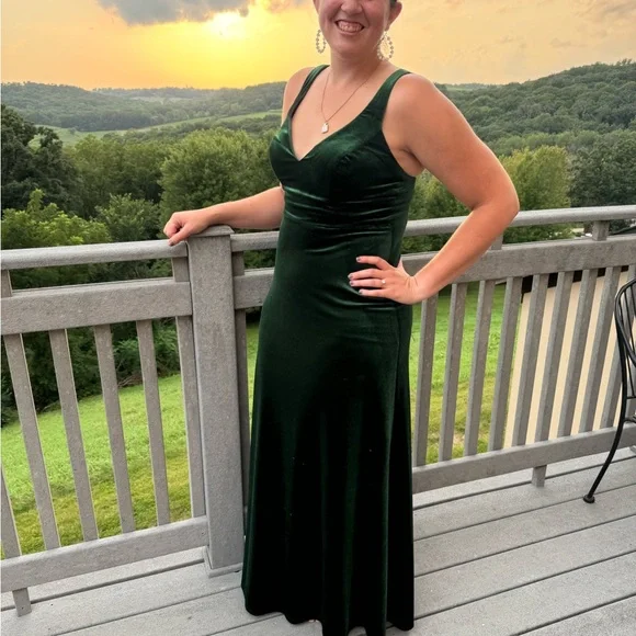 Elegant Green Velvet Evening Gown Evergreen Stretch V-Neck A-Line Dress - Picture 1 of 2